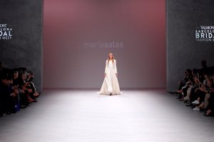 María Salas arrasa en la Valmont Barcelona Bridal Fashion Week