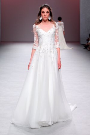 María Salas arrasa en la Valmont Barcelona Bridal Fashion Week