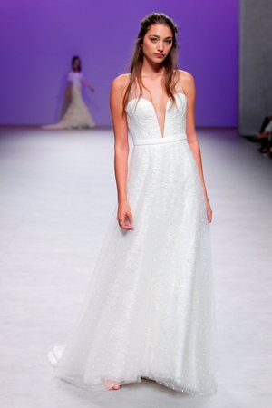 María Salas arrasa en la Valmont Barcelona Bridal Fashion Week