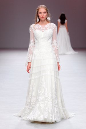 María Salas arrasa en la Valmont Barcelona Bridal Fashion Week