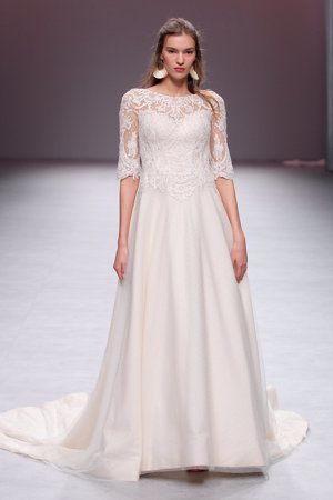 María Salas arrasa en la Valmont Barcelona Bridal Fashion Week