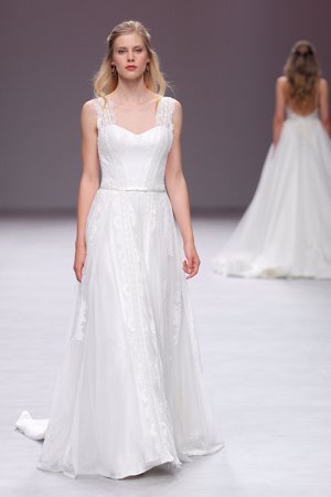 María Salas arrasa en la Valmont Barcelona Bridal Fashion Week