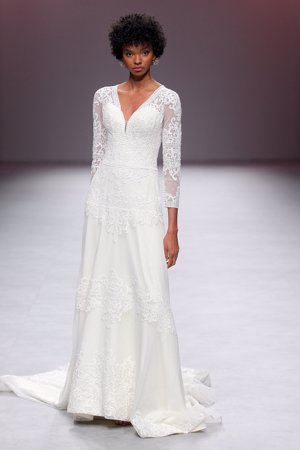 María Salas arrasa en la Valmont Barcelona Bridal Fashion Week