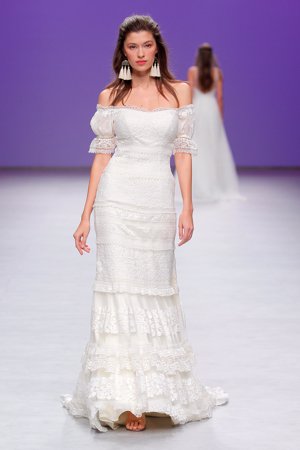 María Salas arrasa en la Valmont Barcelona Bridal Fashion Week