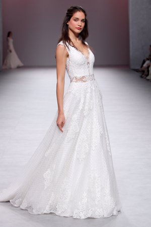 María Salas arrasa en la Valmont Barcelona Bridal Fashion Week