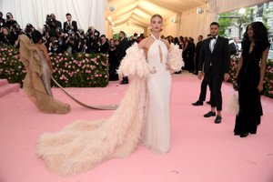 Rosie Huntington-Whiteley  en la Gala Met 2019