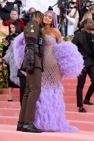 Kylie Jenner y Travis Scott en la Gala Met 2019