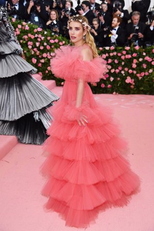 Emma Roberts en la Gala Met 2019