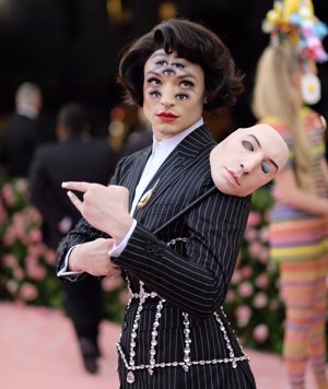 Ezra Miller en la Gala Met 2019