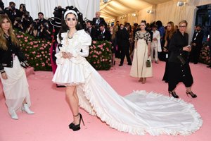 Lily Collins en la Gala Met 2019