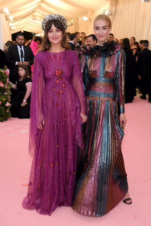 Grace Johnson y Dakota Johnson en la Gala Met 2019