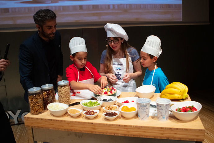 La youtuber Mery García explica qué comer y desayunar de la mano de Danone