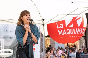 Aitana se encuentra con sus fans en Barcelona