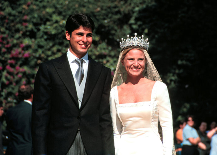 Boda Francisco Rivera y Eugenia Martínez de Irujo en la Catedral de Sevilla distinto estilo a Pilar Rubio y la Infanta Elena