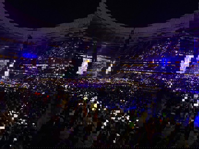 Globos para los conciertos, el fenómeno que no te puede faltar si vas a uno