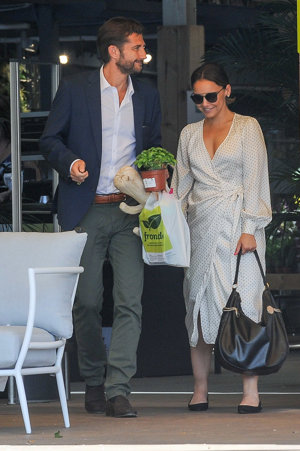 Chenoa presume de su anillo de compromiso