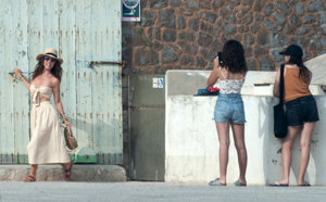 Juana Acosta inaugura el verano luciendo tipazo en Ibiza