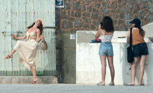 Juana Acosta inaugura el verano luciendo tipazo en Ibiza