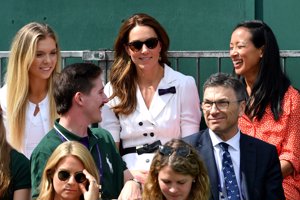 Kate Middleton en el campeonato de Wimbledon junto a las tenistas Katie Boulter y Anne Keothavong