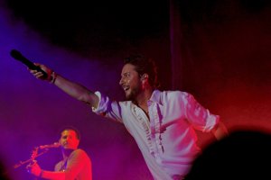 Manuel Carrasco protagoniza la exitosa apertura del evento estival STARLITE