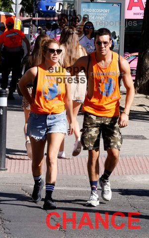 Mario Casas y Blanca Suárez derrochan su amor en el Orgullo Gay