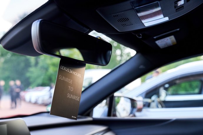 Lexus sunrise to sunrise, coches híbidros para hacer viajes y rutas sin gran coste ecónomico combustible 