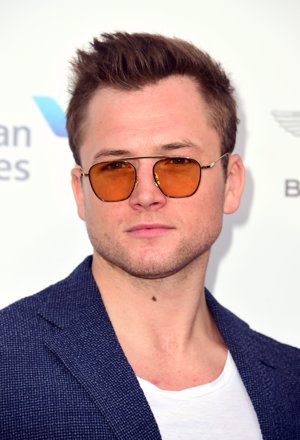 El actor Taron Egerton  en la gala benéfica de Elton John para recaudar fondos contra el vih