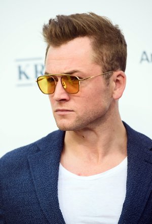 El actor Taron Egerton  en la gala benéfica de Elton John para recaudar fondos contra el vih