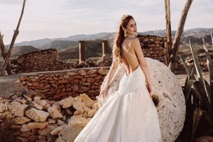 María Salas, diseñadora nupcial, crea vestidos románticos y diferentes para cada novia