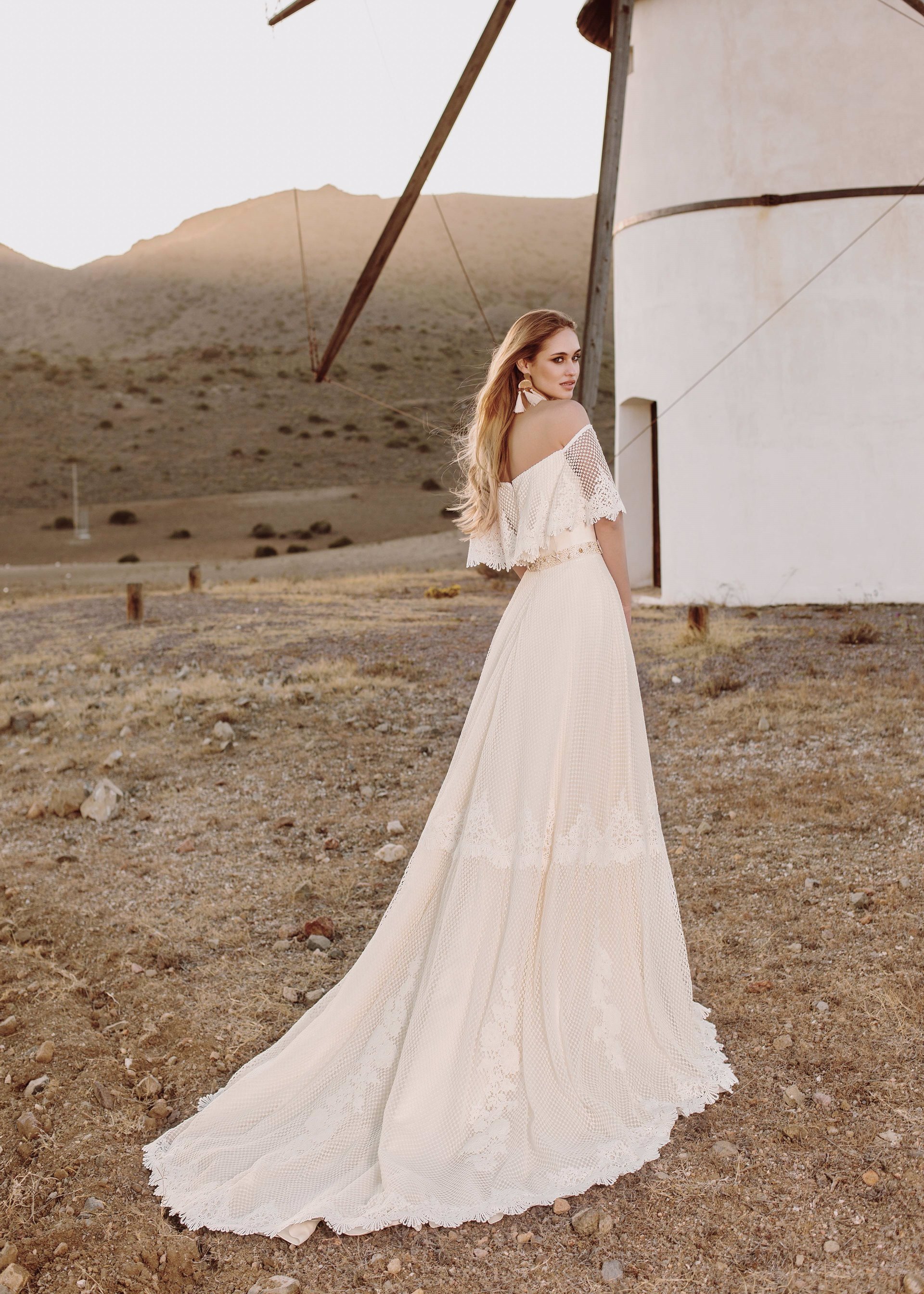 María Salas, diseñadora nupcial, crea vestidos románticos y diferentes para cada novia