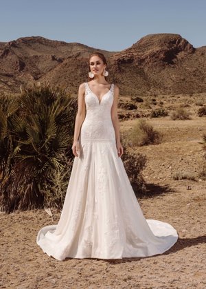 María Salas, diseñadora nupcial, crea vestidos románticos y diferentes para cada novia