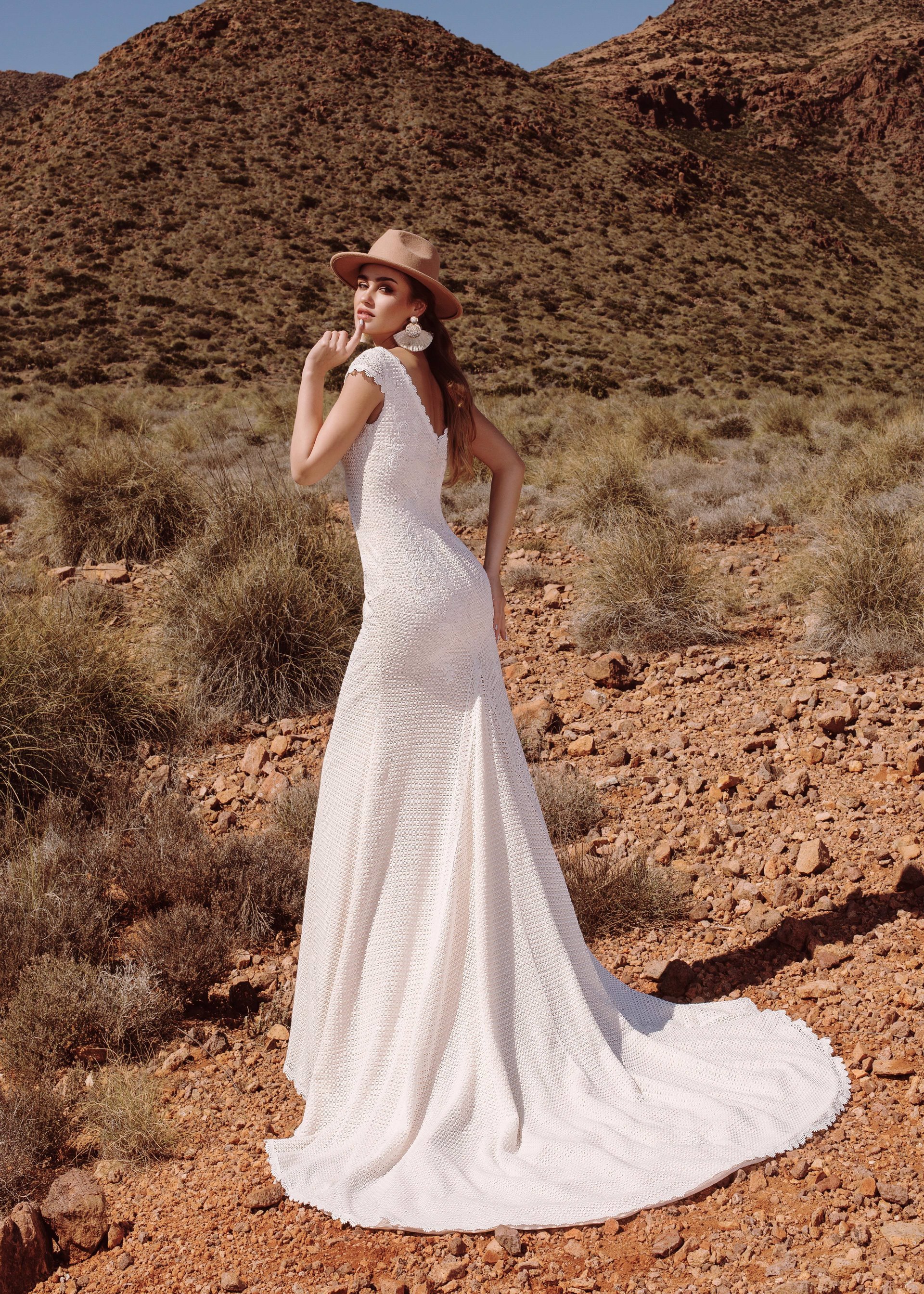 María Salas, diseñadora nupcial, crea vestidos románticos y diferentes para cada novia