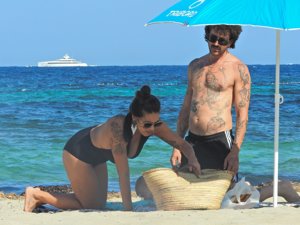 Lorena Castell y Eduardo Daván disfrutan de las primeras vacaciones junto a su hijo