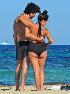 Lorena Castell y Eduardo Daván disfrutan de las primeras vacaciones junto a su hijo