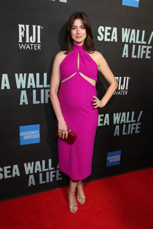 Anne Hathaway en la premiere de 'Sea Wall  A life'