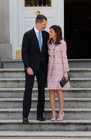 La Reina Letizia con bolso de Lidia Faro