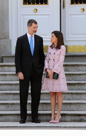 La Reina Letizia con bolso de Lidia Faro