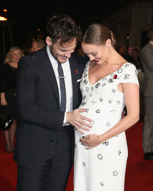 Sam Claflin y Laura Haddock en la premiere de 'Los juegos del hambre: Sinsajo parte 2'