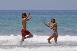 Anna Padilla derrocha amor y pasión en Cádiz