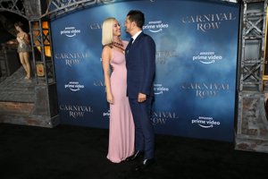 Katy Perry y Orlando Bloom en la premiere de 'Carnival Row'