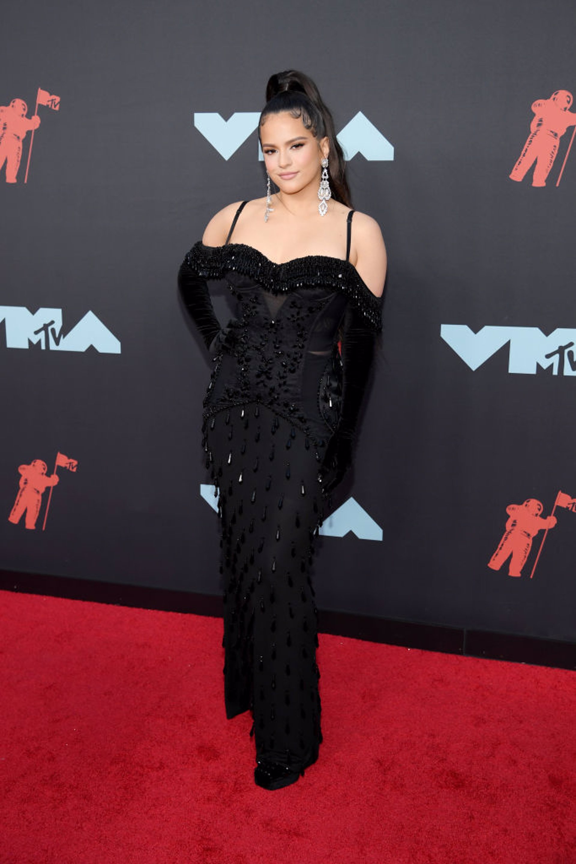Rosalía en la alfombra roja de los MTV VMA 