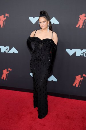 Rosalía en la alfombra roja de los MTV VMA