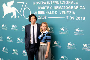 Scarlett Johansson y Adam Driver en la rueda de prensa de 'Marriage Story'