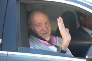 El Rey Don Juan Carlos I recibe el alta hospitalaria y abandona la Clínica Quirón