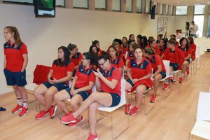 'Las Leonas' arropan a Olivia Fresneda guardando un minuto de silencio por Blanca Fernández Ochoa