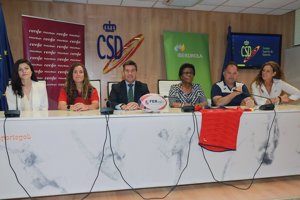 'Las Leonas' arropan a Olivia Fresneda guardando un minuto de silencio por Blanca Fernández Ochoa