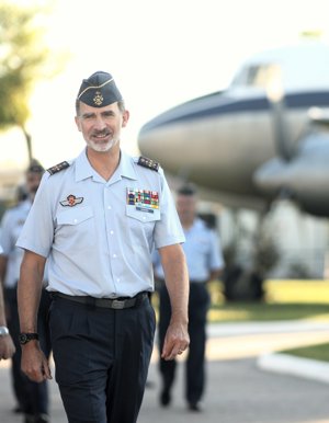 El_Rey_Felipe_VI_durante_su_visita_al_Museo_de_Aeronaútica_y_Astronaútica_del_Ejército_del_Aire_en_Madrid_España_a_27_de_septiembre_de_2019_
