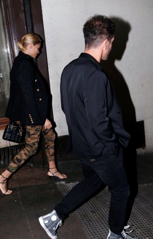 Simeone y Carla Pereyra disfrutan de una cena romántica solo para dos