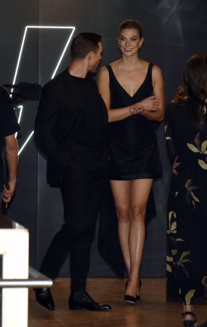 Karlie Kloss se va de fiesta en Madrid con Carolina Herrera y Miguel Ángel Silvestre