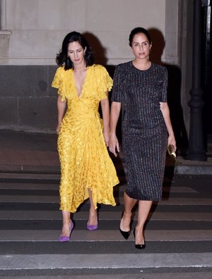 Karlie Kloss se va de fiesta en Madrid con Carolina Herrera y Miguel Ángel Silvestre